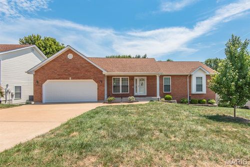 2112 Martina Dr, Washington, MO, 63090-5213 | Card Image