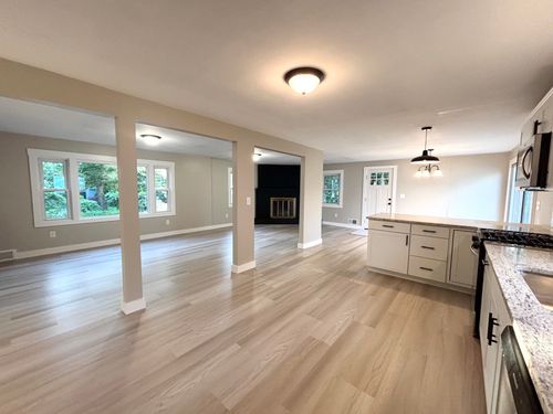8 Cote Ave, Nashua, NH, 03060-4237 | Card Image