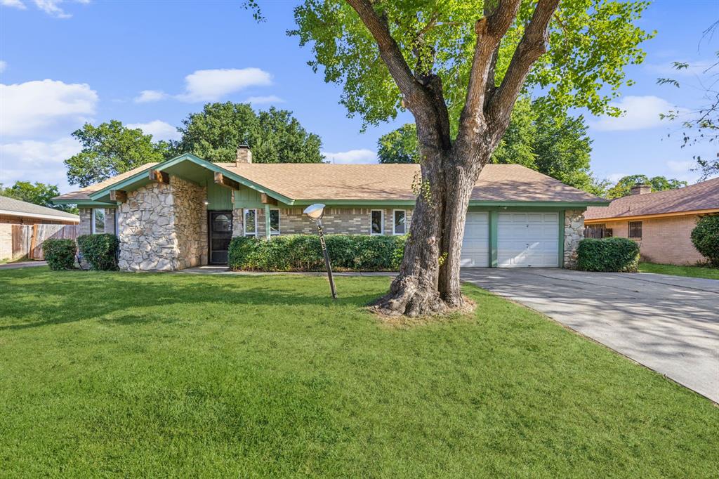 Valley Forge Trl, Forest Hill, TX 76140