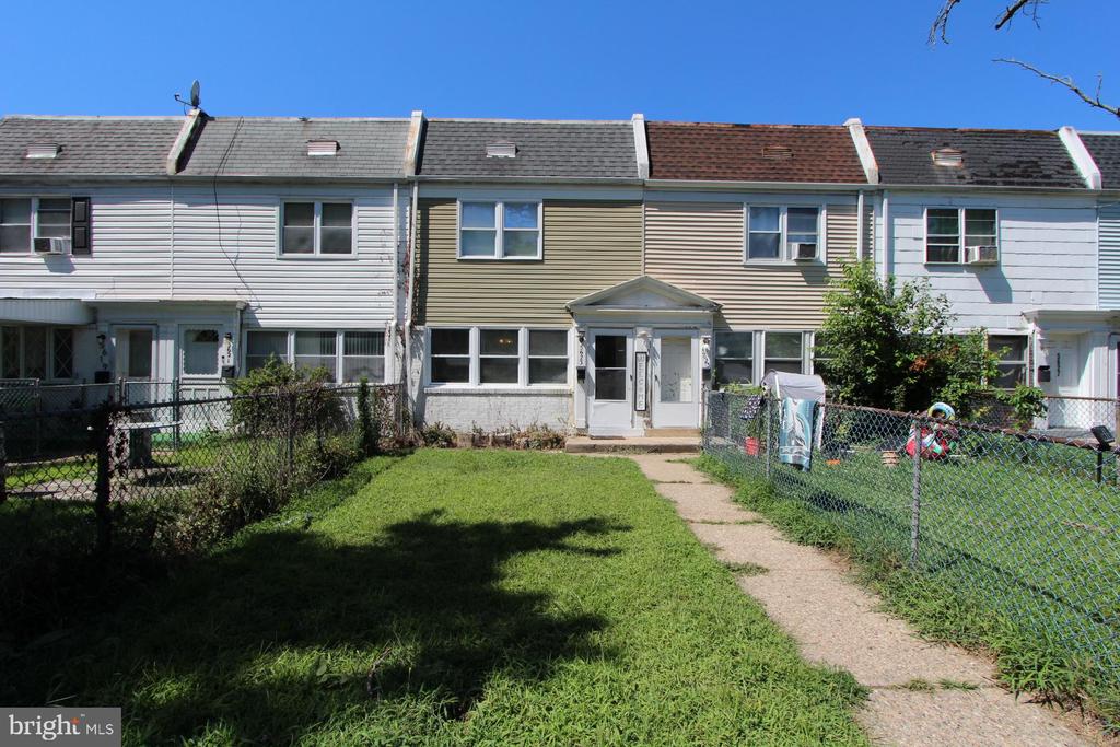 Residential Lease in LEVITTOWN 4