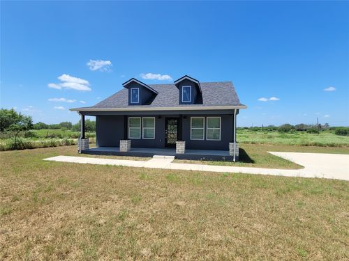 573 County Road 422, Stockdale, TX, 78160-6839 | Card Image