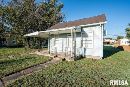 111 S 5th St, Elkville, IL, 62932-1036 | Card Image