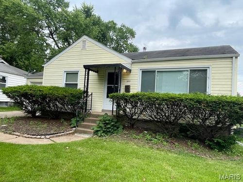 1120 Grenshaw Dr, Saint Louis, MO, 63137-1930 | Card Image
