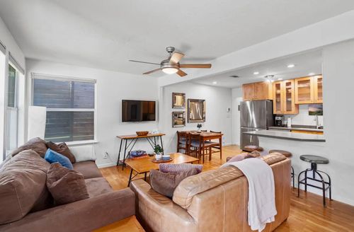 2102 Peach Tree St, Austin, TX, 78704-2843 | Card Image