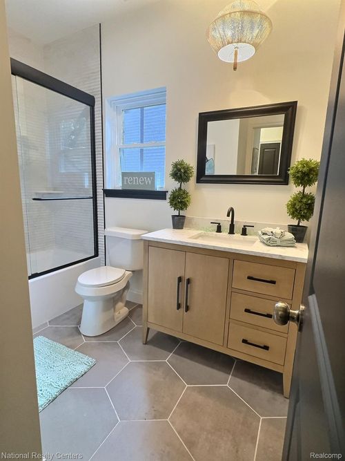 544 Springle Dr, Waterford, MI, 48327-2879 | Card Image