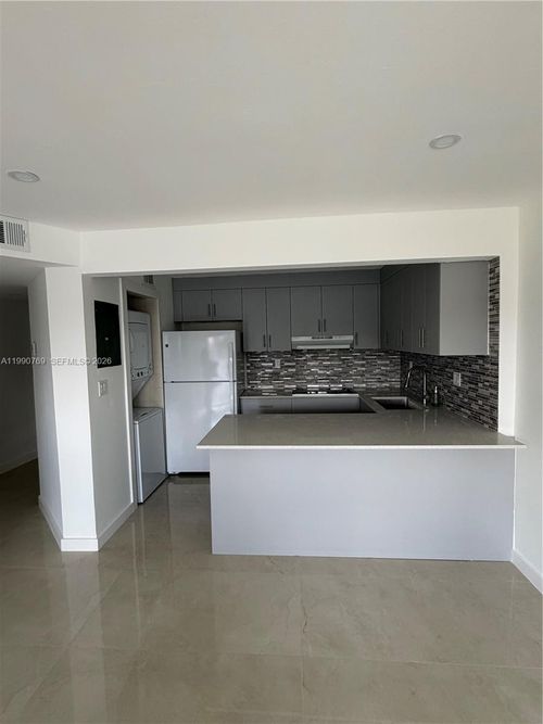 apt-201-1820 W 53rd St, Hialeah, FL, 33012-2124 | Card Image