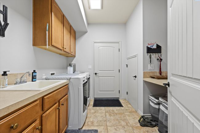 586 Lodi Loop, Home with 4 bedrooms, 3 bathrooms and null parking in Richland WA | Image 12