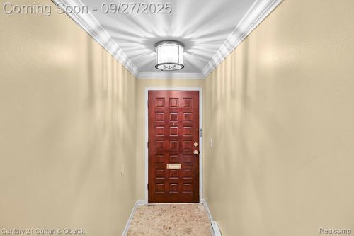 18411 University Park Dr, Livonia, MI, 48152-2629 | Card Image