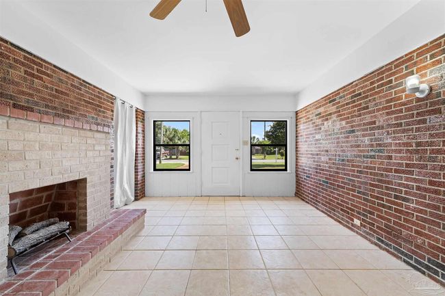 3332 Laurel Dr, House other with 3 bedrooms, 2 bathrooms and 4 parking in Gulf Breeze FL | Image 7
