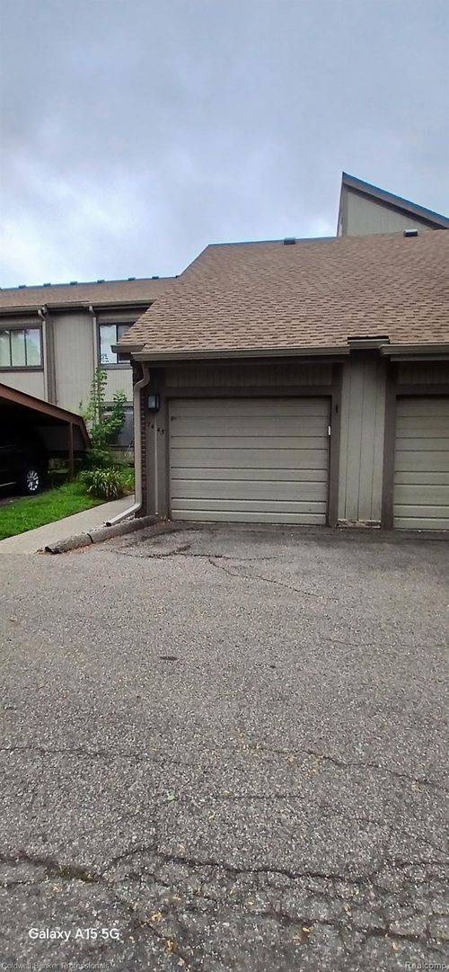 7445 Radcliff Ct, West Bloomfield, MI, 48322-3537 | Card Image