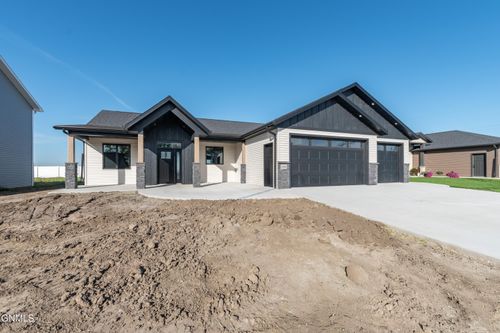 504 Mehrer Dr, Bismarck, ND, 58504-7752 | Card Image