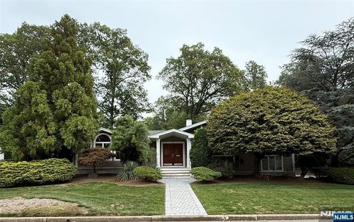 38 S Virginia Ct, Englewood Cliffs, NJ, 07632-2119 | Card Image