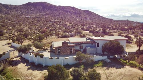55149 Hoopa Trl, Yucca Valley, CA, 92284-4635 | Card Image