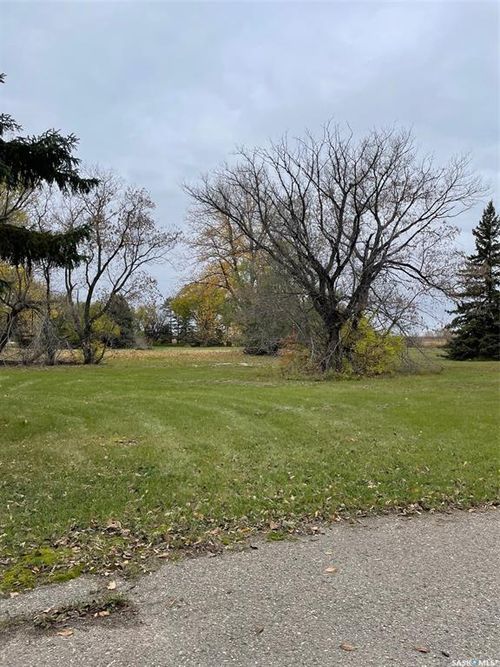 215 &amp; 221 York Rd W, Yorkton, SK, S3N3N5 | Card Image