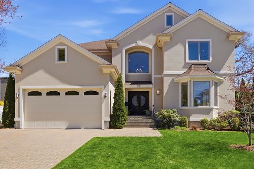 115 Meadowbrook Rd, Newton, MA, 02459-3052 | Card Image