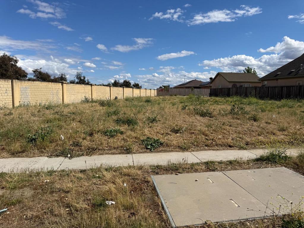 Land in Greenfield