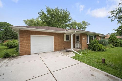 7450 S Quincy Avenue, Oak Creek, WI, 53154 | Card Image