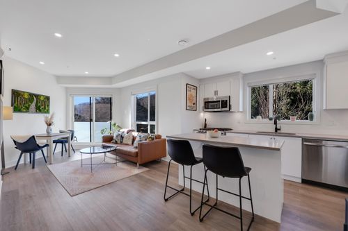 207-37808 3rd Ave, Squamish, BC, V8B1B9 | Card Image