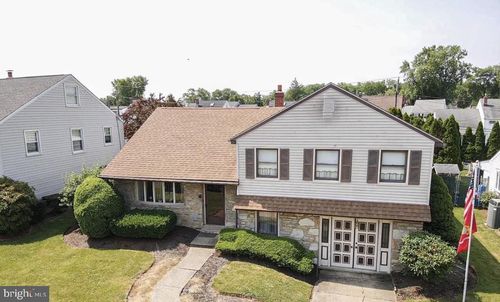 8027 Narvon St, PHILADELPHIA, PA, 19136-1709 | Card Image