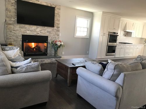 16 Cape Rd, Amityville, NY, 11701-4006 | Card Image