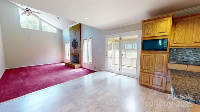 Kitchen/Family Room | Image 6