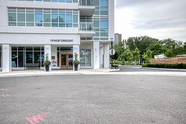 402 - 10 Wilby Cres, Condo with 2 bedrooms, 2 bathrooms and 1 parking in York ON | Image 34