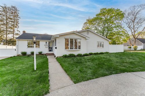 1398 Pine Acres Blvd, Bay Shore, NY, 11706-4911 | Card Image