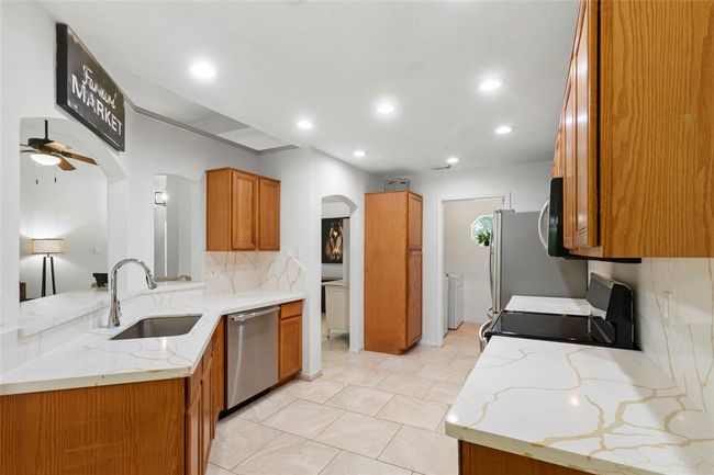 9528 Gates Loop, House other with 3 bedrooms, 2 bathrooms and null parking in Manvel TX | Image 5