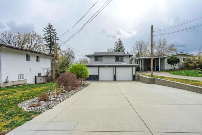 33360 Whidden Avenue, House other with 4 bedrooms, 3 bathrooms and 6 parking in Mission BC | Image 2