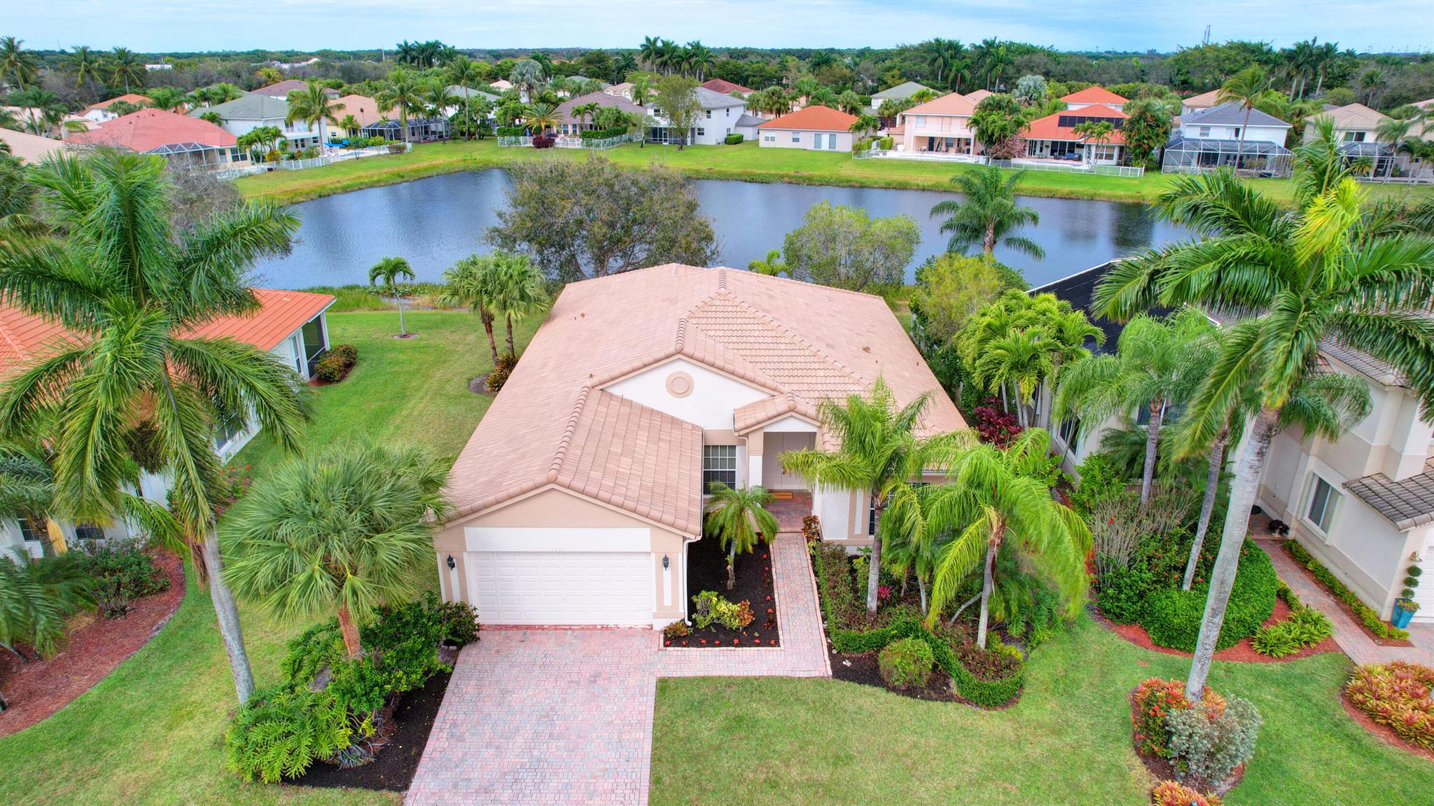 Bahia Isle Cir, Wellington, FL 33449