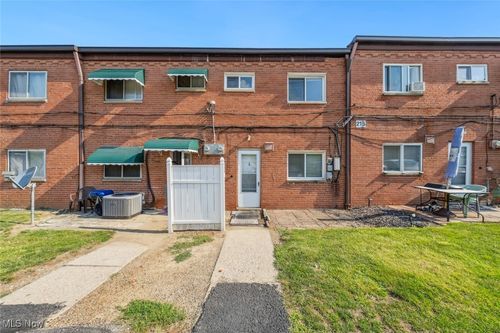 apt-5-215 Dalepark Dr, Bedford, OH, 44146-4266 | Card Image