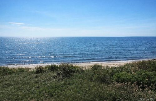 22 Rod St, East Patchogue, NY, 11772-6124 | Card Image