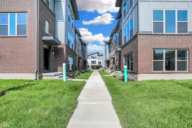 13421 Carlsbad Pl, Townhouse with 3 bedrooms, 4 bathrooms and null parking in Fishers IN | Image 4