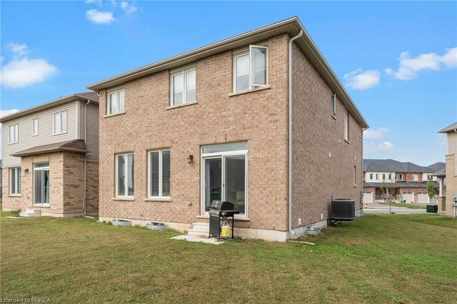 83 Munro Cir, House other with 4 bedrooms, 3 bathrooms and 4 parking in Brantford ON | Image 35