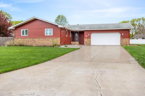 1437 E Gateway Cir S, Fargo, ND, 58103-3617 | Card Image