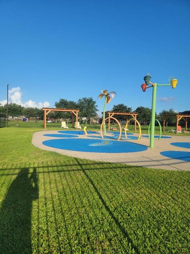 Splash pad for the children | Image 16