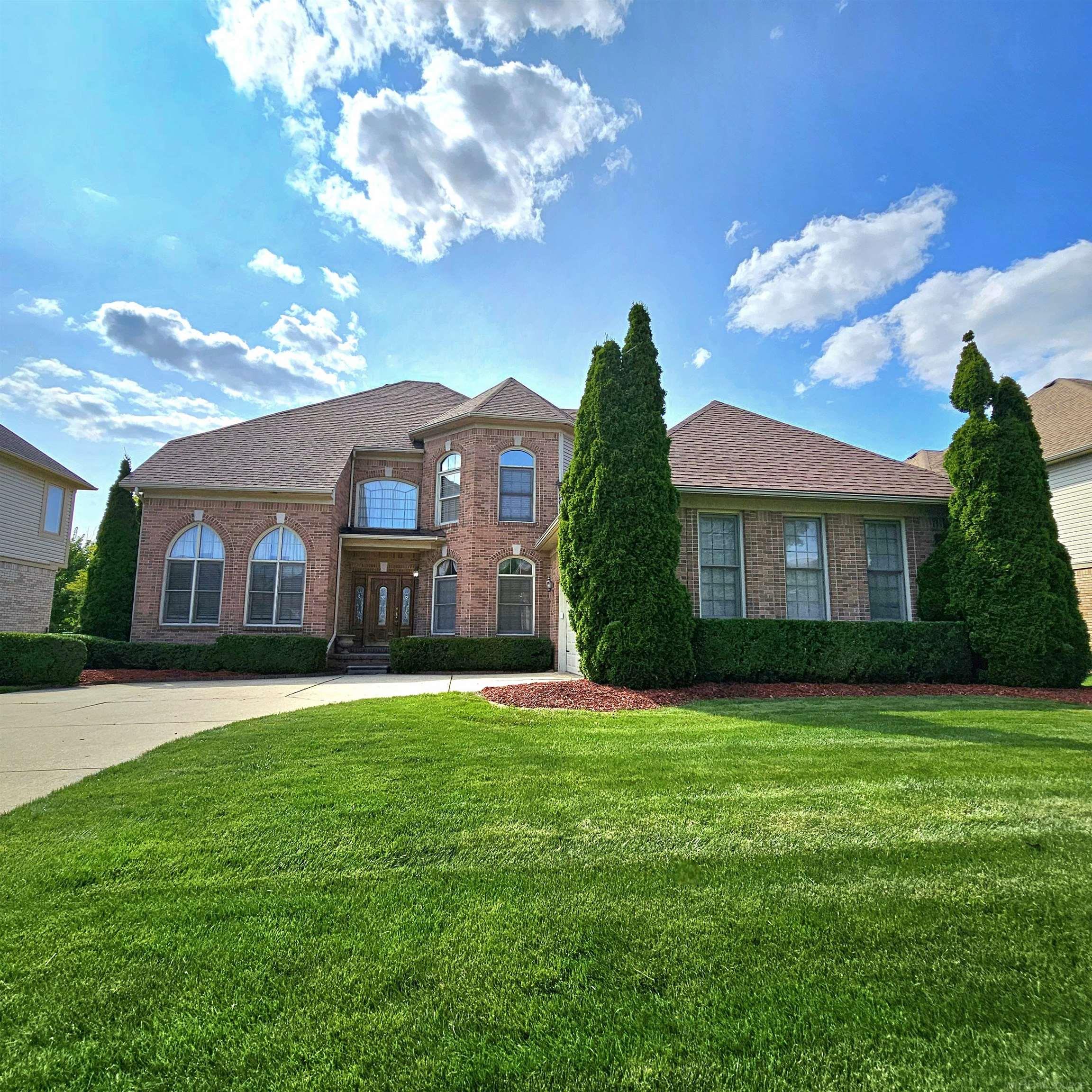 Yale Dr, Macomb, MI 48044