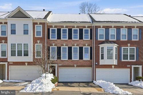 6177 Derring St, Centreville, VA, 20120-6023 | Card Image