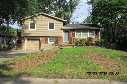 618 Kay Dr, Lee's Summit, MO, 64063-1815 | Card Image