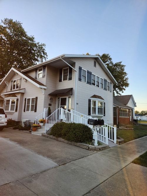 203 S Mulberry St, Effingham, IL, 62401-2431 | Card Image