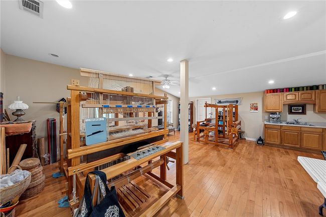 Upstairs bonus area/man cave/mother in law suite | Image 26