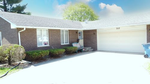 717 E Rosewood St, Watseka, IL, 60970-1410 | Card Image