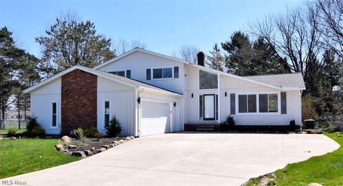 6088 Williamsburg Dr, Highland Heights, OH, 44143-2024 | Card Image