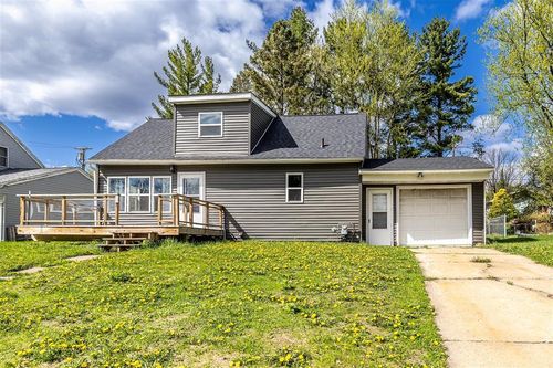 1031 Van Buren St, Black River Falls, WI, 54615-1120 | Card Image