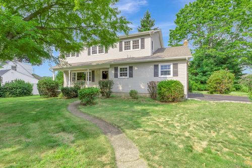 322 2nd Ave, Saint James, NY, 11780-2340 | Card Image