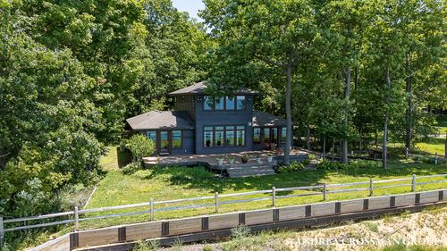 1228 Shorecrest Dr, South Haven, MI, 49090-8604 | Card Image
