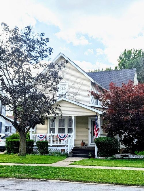 8 Myers Ave, Shelby, OH, 44875-1414 | Card Image