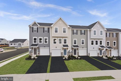 136 Monroe Ave, RANSON, WV, 25438-5755 | Card Image