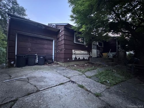 5 Steven St, Plainview, NY, 11803-3006 | Card Image