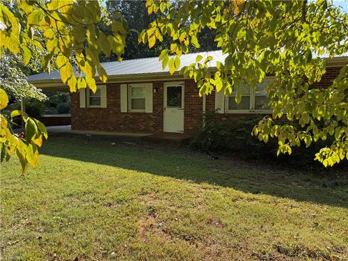 1471 W Westmoreland Rd, King, NC, 27021-8264 | Card Image